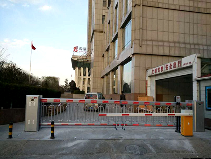 呼市中國(guó)人民銀行空降門(mén)