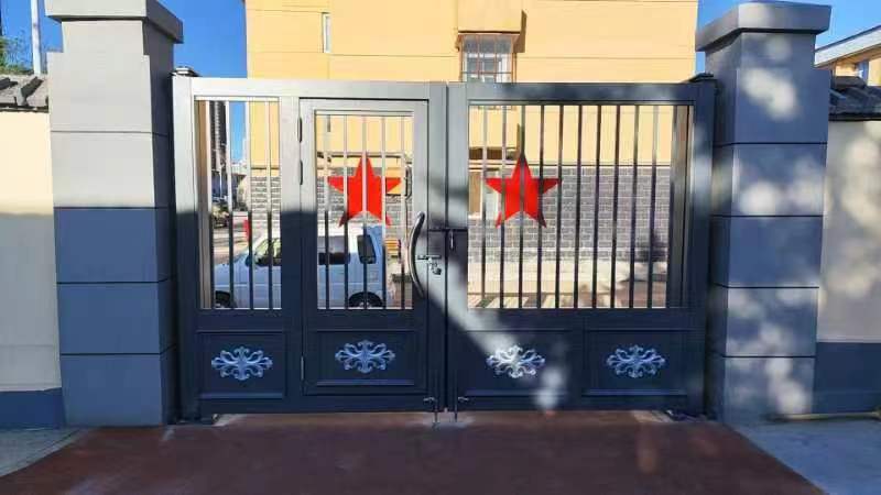 內蒙古軍區(qū)八一幼兒園平開門安裝完畢